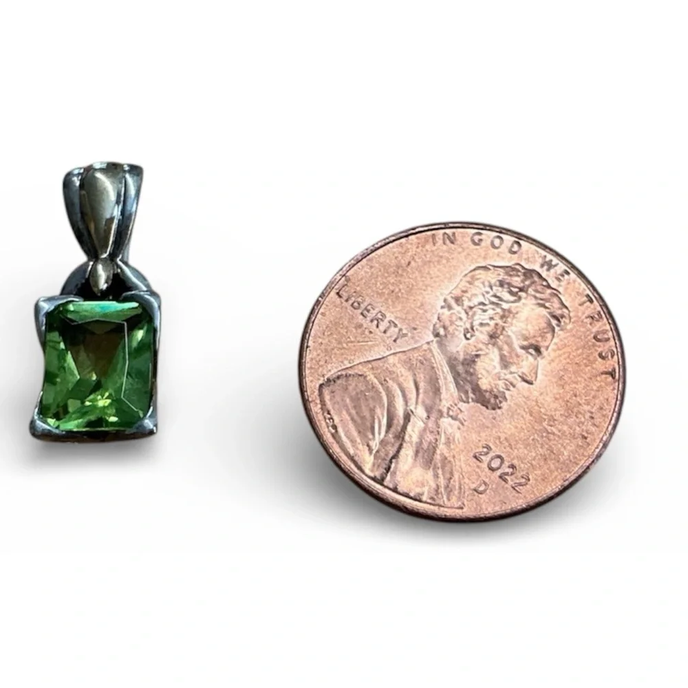 Vintage 1980-1990s Peridot Pendant & Earrings 18K Gold and 925 Sterling Settings - Picture 3 of 5